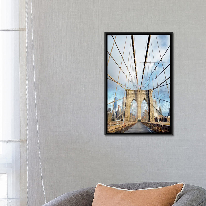 «Brooklyn Bridge Walkway I», reproduction de photo sur toile, H 26 po x l 18 po x P 1,5 po, Toile avec cadre noir
