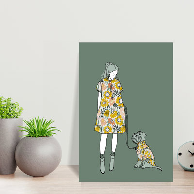 Femme avec chien, art biologique moderne audacieux, fleur de nature
