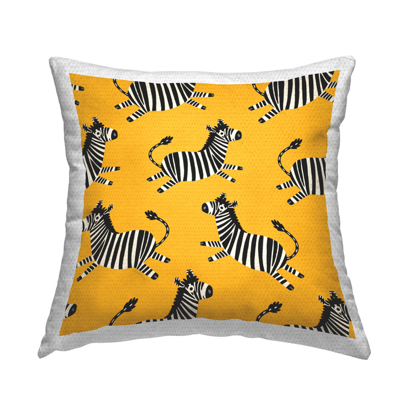 Coussin d'extérieur fantaisiste imprimé zèbres sur fond jaune par Leeza Hernandez