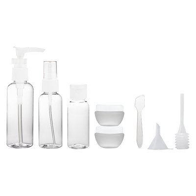 Ensemble de bouteilles d'eau en plastique transparent