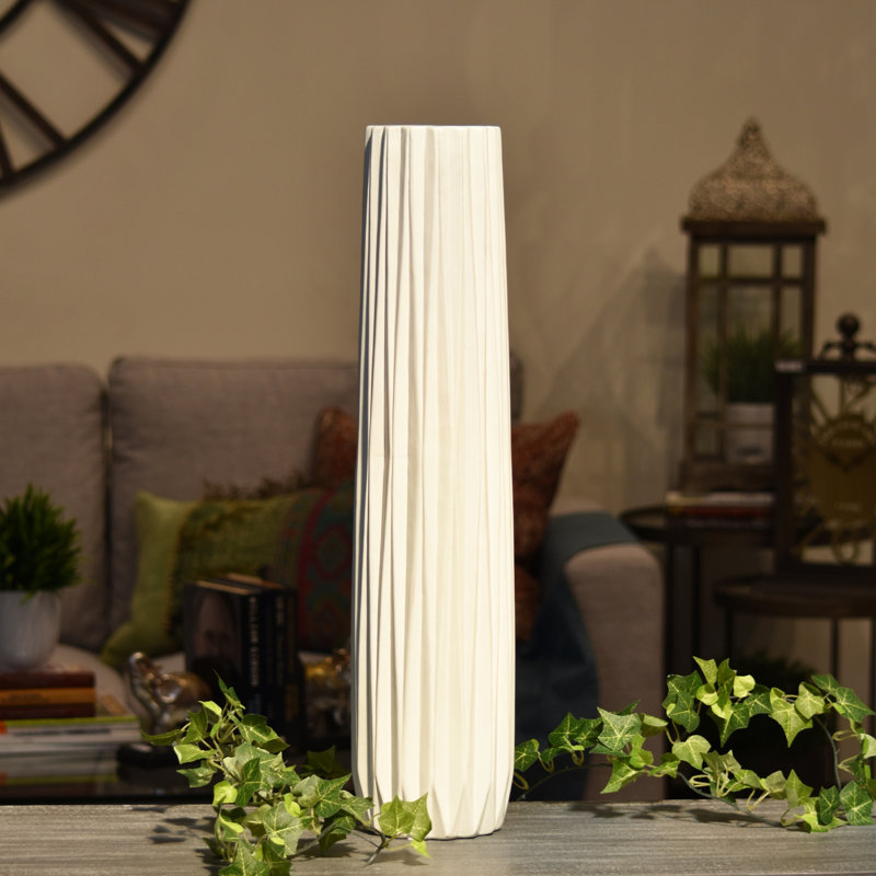 Vase de plancher allongée en céramique Locascio, blanc, H 18 po x l 4,25 po x P 4,25 po