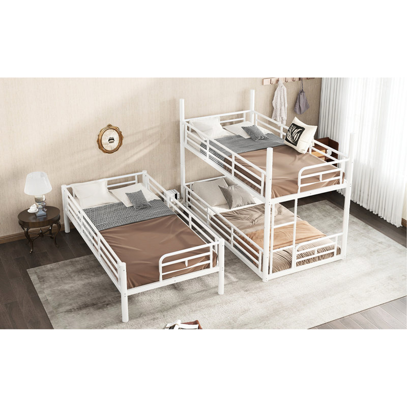 Lit superposé simple au-dessus de garde-corps triple en métal avec construction à bruit réduit, peu encombrant pour les chambres d'amis des petits appartements, structure robuste et durable avec design