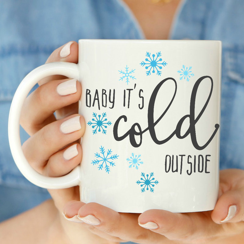 Tasse à café à l’extérieur de bébé