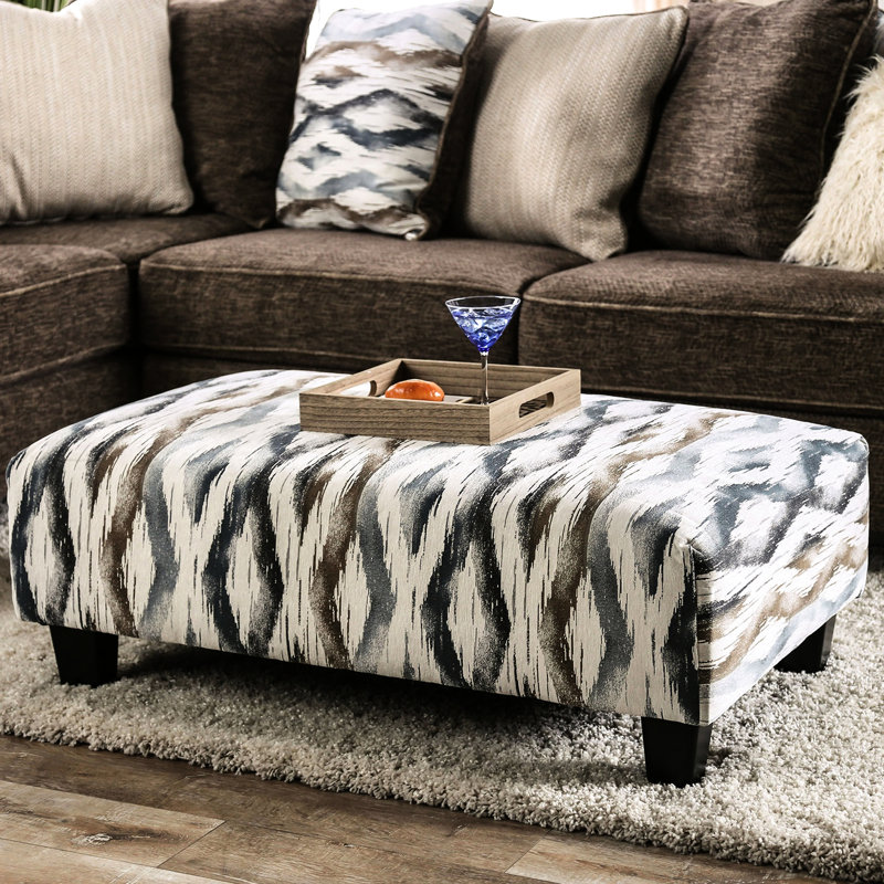 Revêtement en microfibre douce de conception contemporaine avec pieds en bloc effilés, poids du produit 40 lb, hauteur du colis 18 po