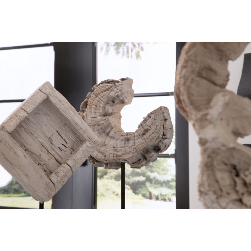 Bloc de bois érodé sur support