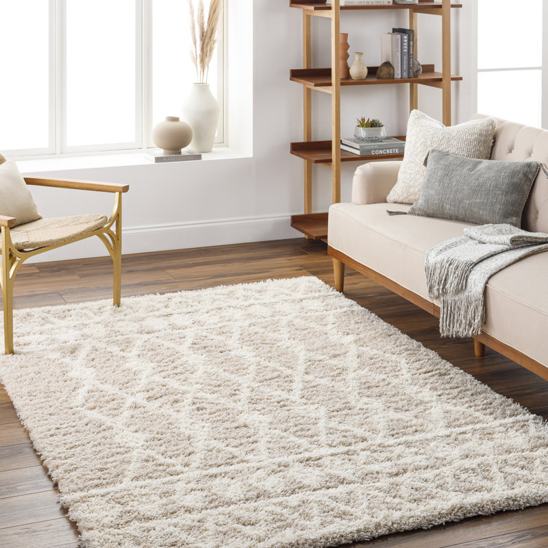 Tapis beige en polyester tissé à la machine Hinsdale, Rectangle 6 pi 7 po x 9 pi 6 po