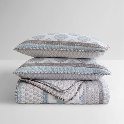Soft and comfortable Quilt Set