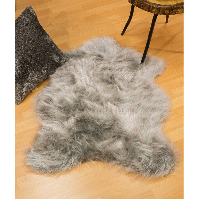 Tapis gris / beige en polyester tissé à la machine Novelty Supriya, Nouveauté 2 pi 6 po x 3 pi 3 po