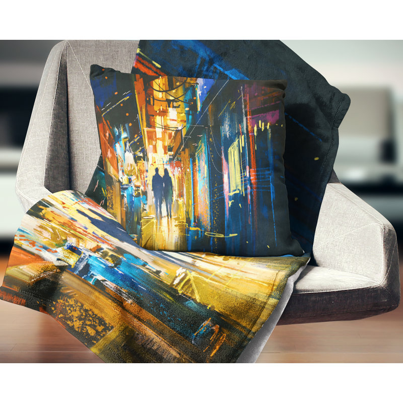 Couple marchant dans une ruelle - Coussin décoratif à imprimé paysage urbain, 18 po x 18 po, Carré