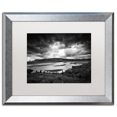 «The Onset of Darkness» Fadel, reproduction de photo sur toile encadrée