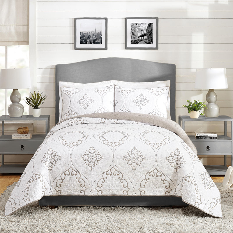 Gray and White Cotton King Reversible Quilt Set