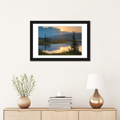 Coucher de soleil sur la chaîne Miette et le lac Talbot, parc national Jasper, Alberta, Canada par Tim Fitzharris - reproduction de photo sur toile