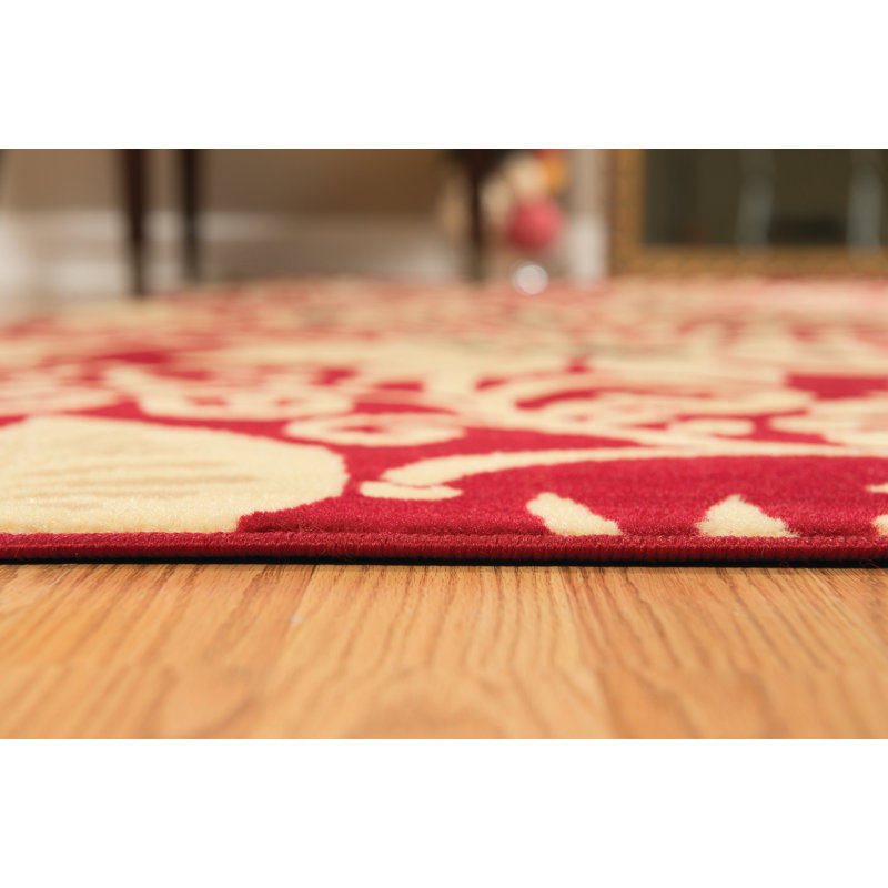 Tapis rouge à motif floral Carlile, 5 pi 3 po x 7 pi 2 po