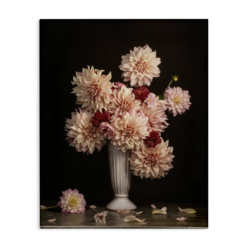 «Dahlia Magic Bouquet» par Leah McLean, H 48 po x l 36 po