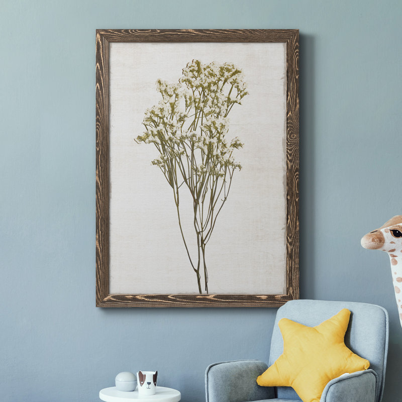 «Farmhouse Pressed Flower II», peinture sur toile encadrée, H 31,5 po x l 23,5 po x P 1,5 po, Encadré de bois de noyer