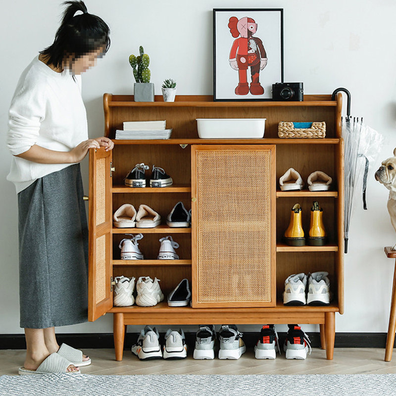 Range-chaussures classique et durable