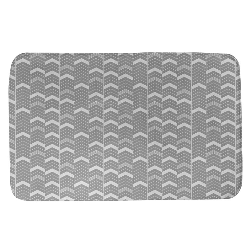 Tapis pour salle de bain lineed chevrons Stephenie, l 17 po x L 24 po, Gris / Ivoire