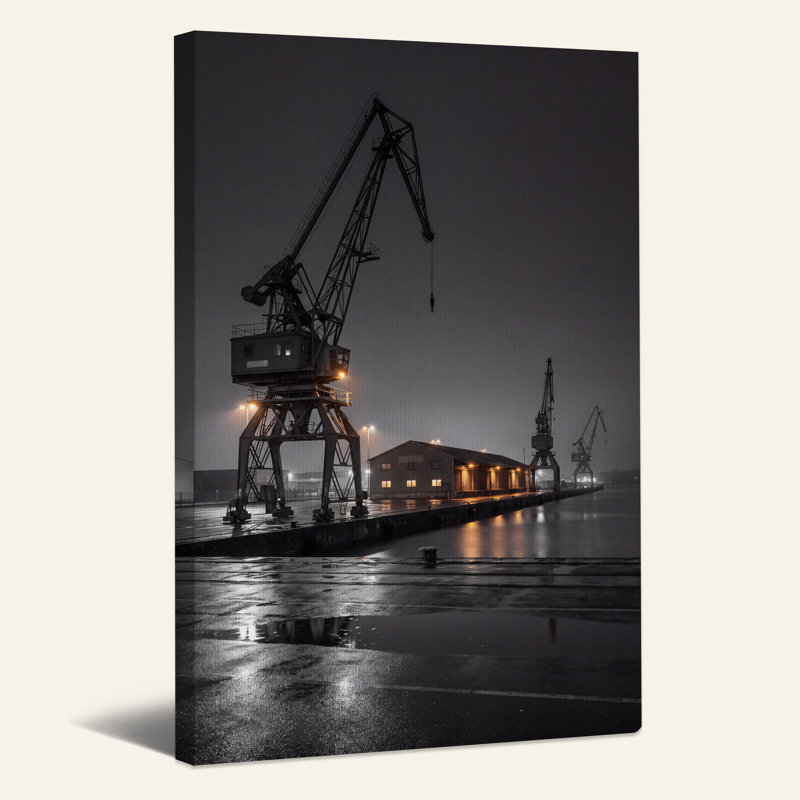 Toile industrielle grue industrielle sur un quai mouillé la nuit, H 36 po x l 24 po