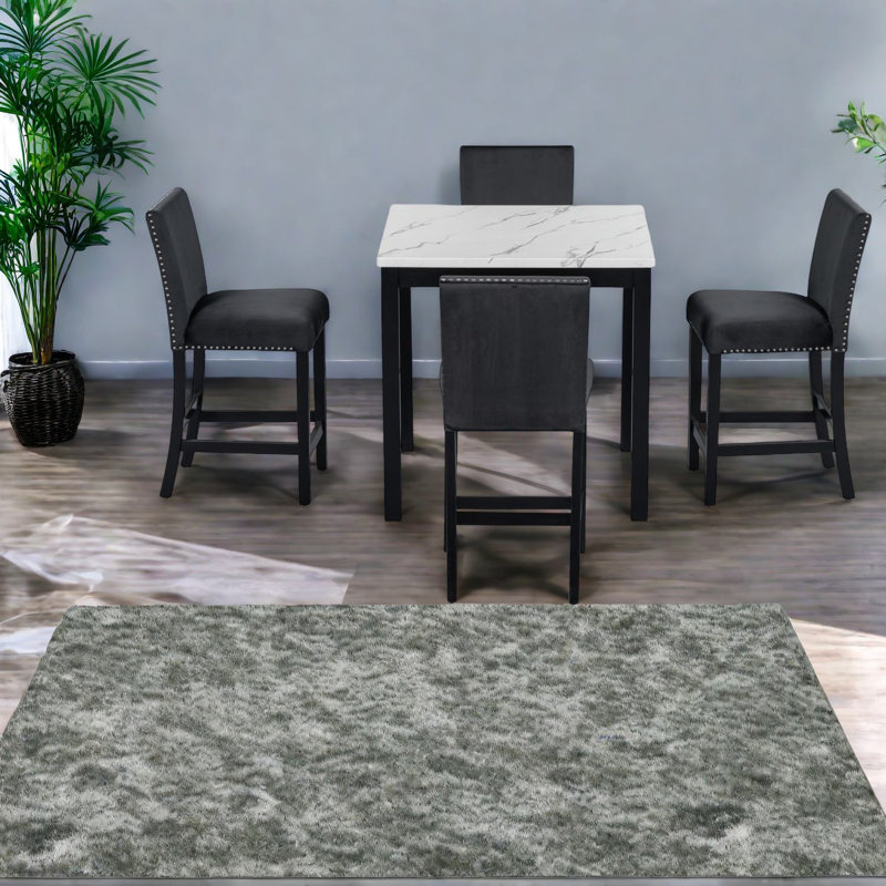 Ensemble de table de salle à manger moderne 5 pièces, plateau en faux marbre, chaises en velours pour la maison et la cuisine