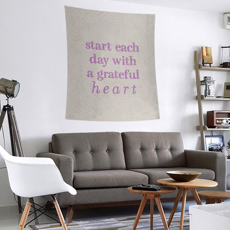 Tapisserie citation à l’écriture en polyester, H 104 po x l 88 po, Blanc / violet