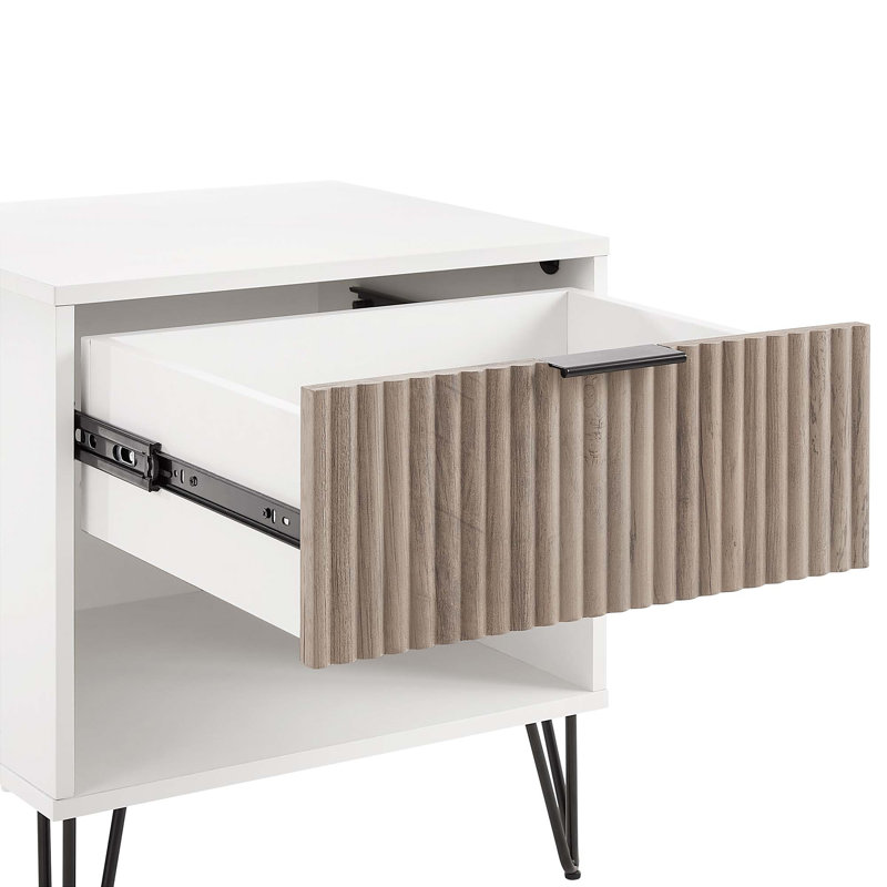Table de chevet cannelée 20 po Dumbo en gris rustique et blanc (seulement)