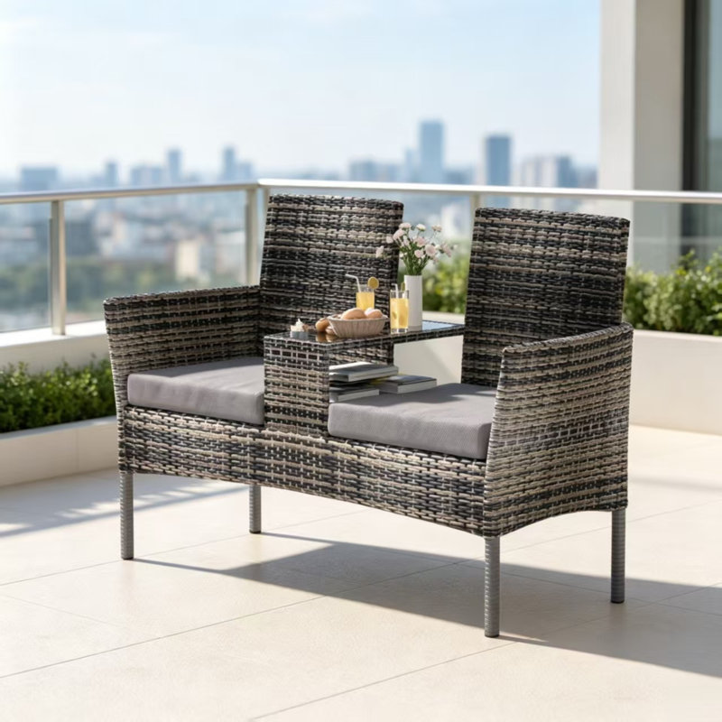 Canapé extérieur 2 places en résine tressée PE, avec table basse intégrée en verre trempé et coussins épais, mobilier de jardin résistant aux intempéries, idéal pour terrasse, porche ou patio, gris.