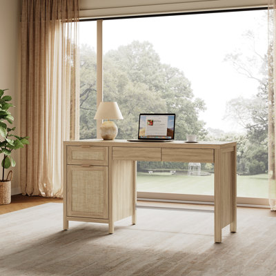 Bureau l 55,12 po avec tablettes réglables et beaucoup de rangement
