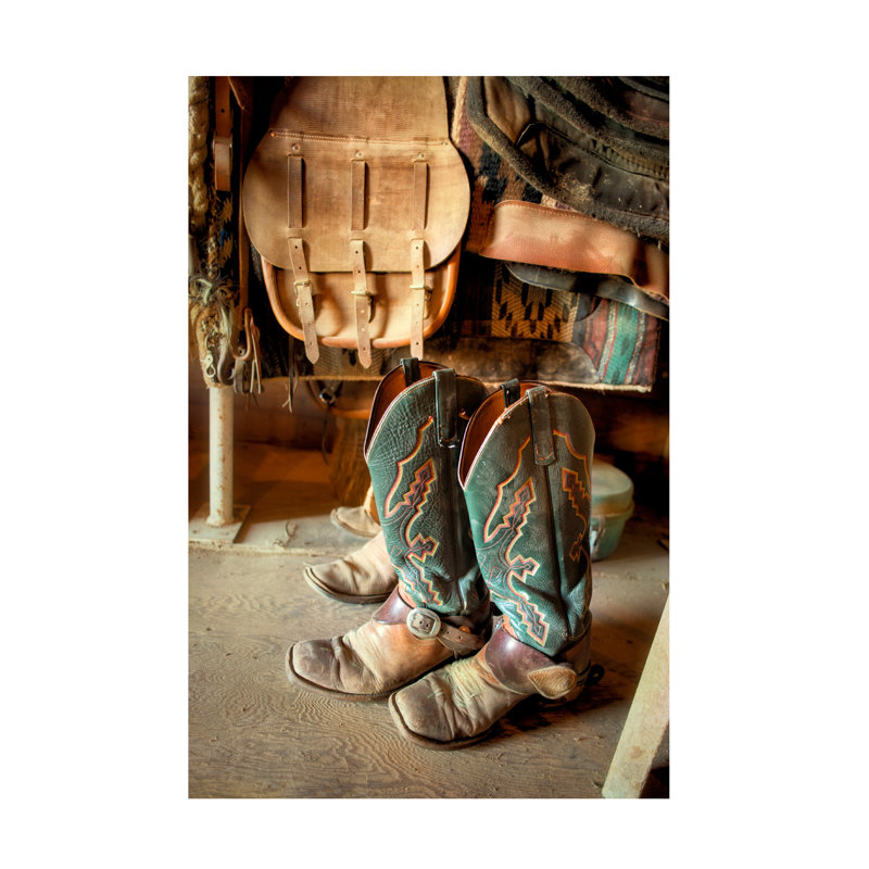 Vieilles bottes Esperio par Lisa Dearing, H 19 po x l 12 po x P 2 po