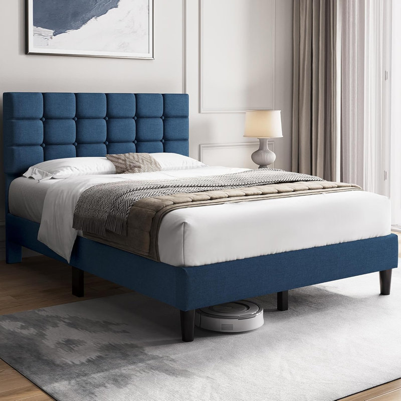 Lit double tapissier bleu avec surpiqures et capitonnage