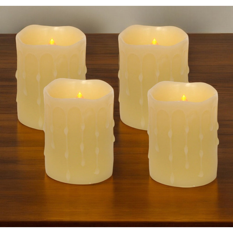 Ensemble de quatre bougies piliers sans flamme jaunes