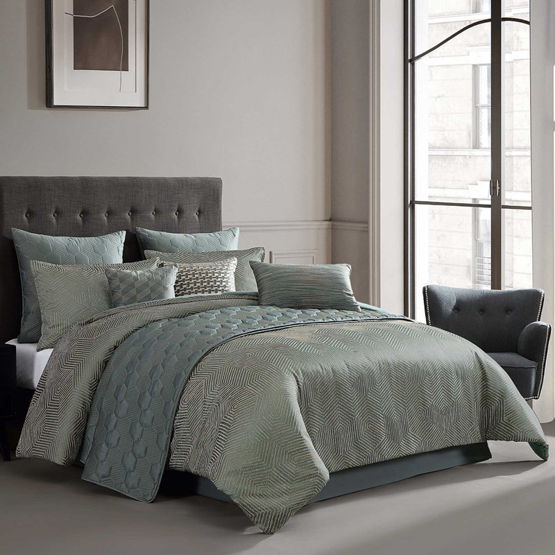 Hendrix Bedding, King Comforter + 2 King Pillowcases