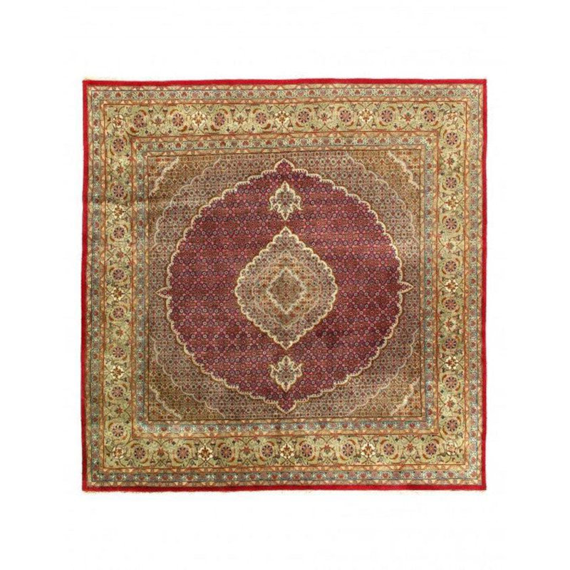 Scarlytt Oriental Area Rug in Red