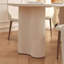 Table et chaises de salle à manger ovales de style crème-105858618