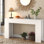 Console de 63 pouces de long avec éclairage à DEL, canapé de style campagnard derrière le canapé, console en bois pour l'entrée du couloir, blanc