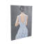 Toile, femme, salon, art mural encadré avec robe en tissu bleu 3D et bijoux dorés