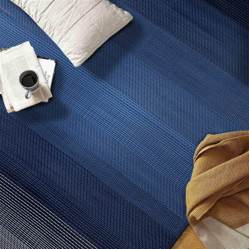 Tapis intérieur / extérieur bleu marine / gris Ramveer, Rectangle 7 pi 10 po x 10 pi