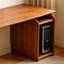 Bureau d'ordinateur brun en bois de pin durable-793464970