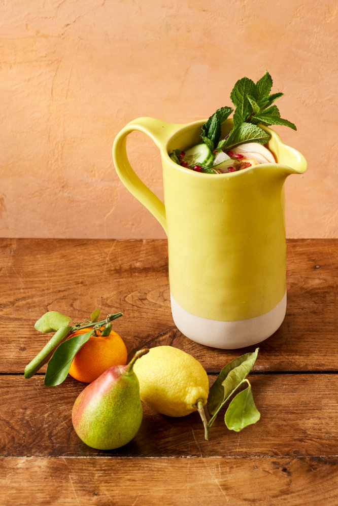Jamie Oliver Big Love Perfect Pitcher, 1.5L Yellow Stoneware Jug with Raw Base for Water or Cocktails