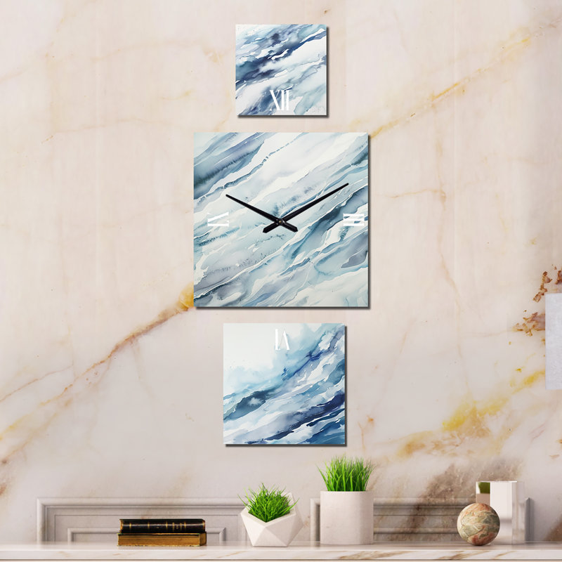 Maddelynn Metal Wall Clock