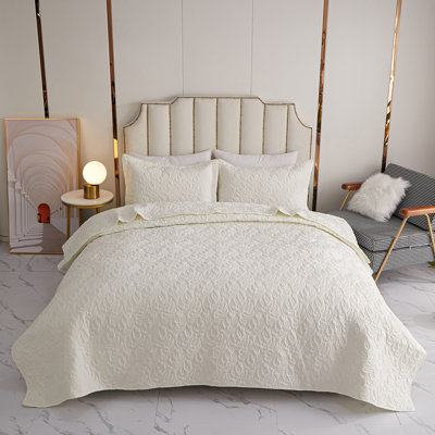 Quilted Floral Quilt Set for Queen Beds (Off White/Blue)