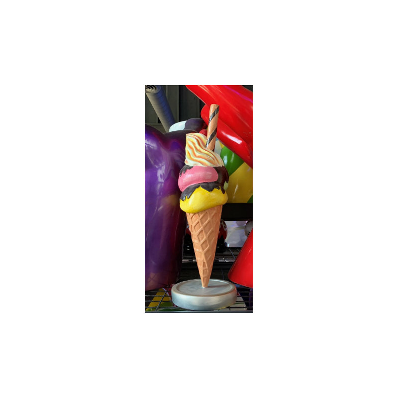 Statue crème glacée surdimensionnée Jahmia