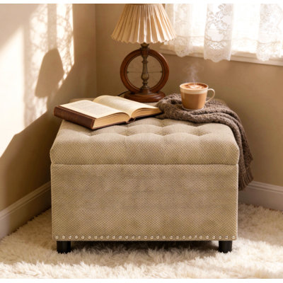 Repose-pieds avec rangement, tabouret capitonné, repose-pieds à garniture cloutée, repose-pieds carré avec rangement, table basse rembourrée, rangement pour chambre à coucher, décoration de salon, repose-pieds chameau, petit mobilier, décoration intérieure.
