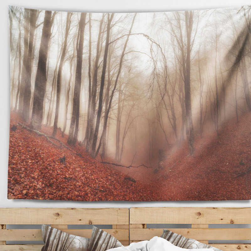 Tapisserie rouge à feuilles rouges en automne brumeux, H 50 po x l 60 po