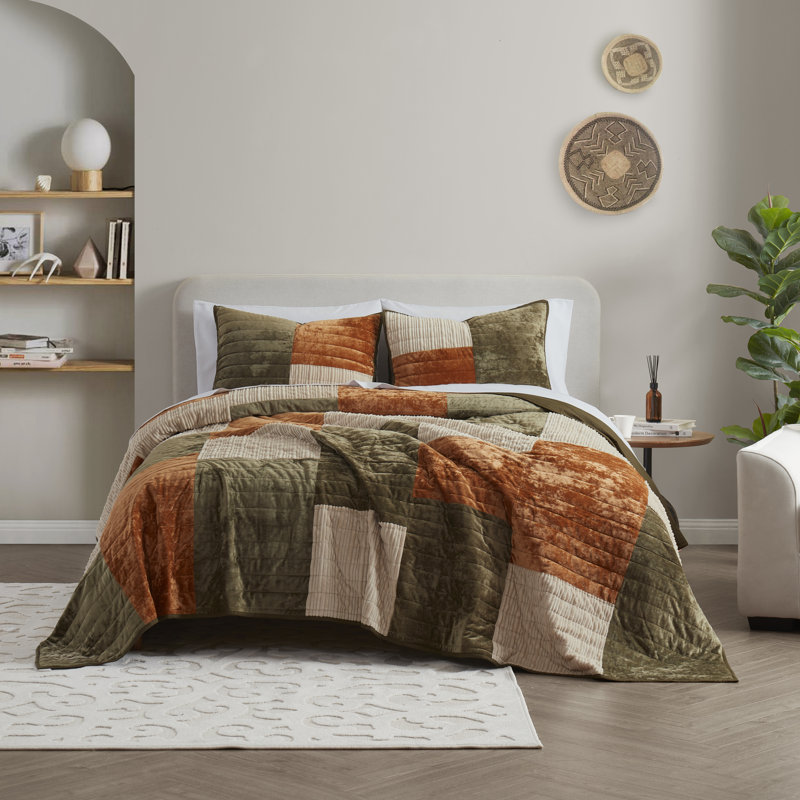 Wonderful Velvet Patchwork Quilt Set 3 Piece Lightweight Comforter, Full/Queen Quilt + 2 Standard Shams, Green Patchwork