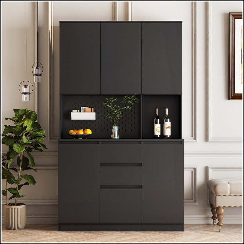 Armoire de cuisine autoportante avec plusieurs portes et tiroirs pour un rangement organisé et un accès facile