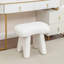 Fauteuil de maquillage en fausse fourrure-817042592