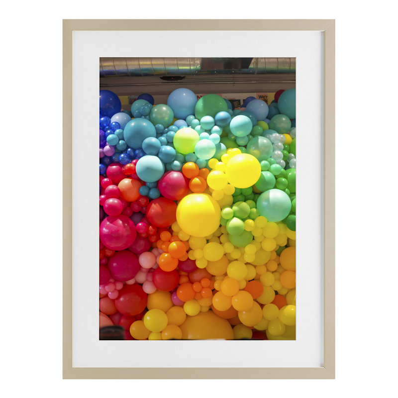 Impression de ballons colorés animés sous verre, conception par Lish Creative, H 20 po x l 14 po, Cadre de récolte en pin