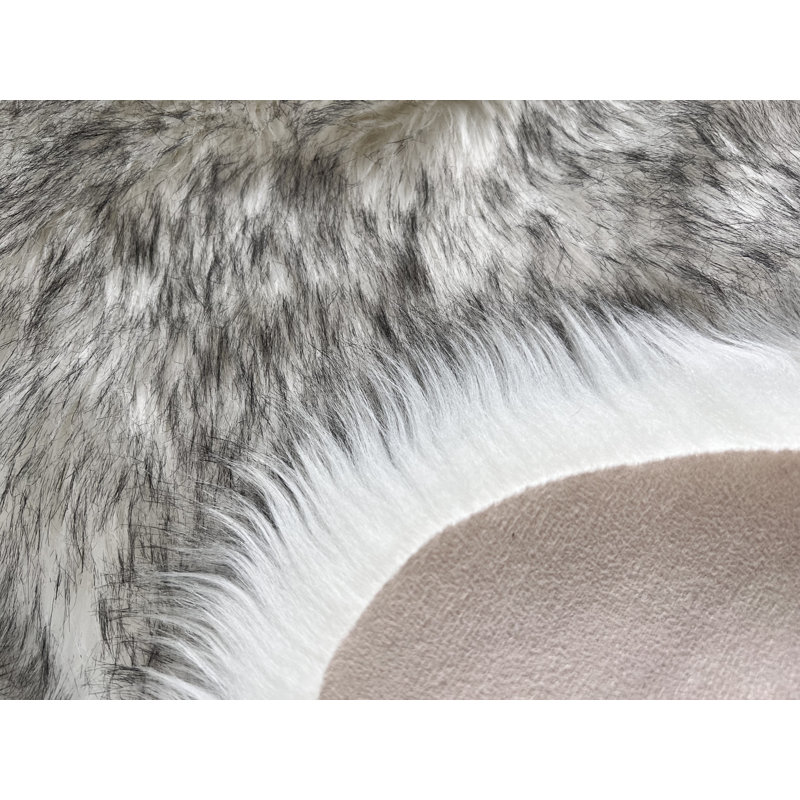 Mar Vista Faux Sheepskin Indoor Rug, Oval 12' x 14'