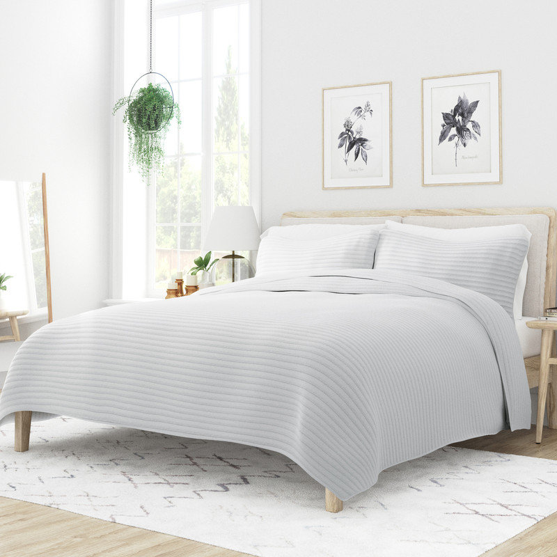 Becky Cameron Lightweight All Season Stripe Stitch Quilt Set with Shams, King/Cal-King Quilt + 2 King Shams, Light Gray