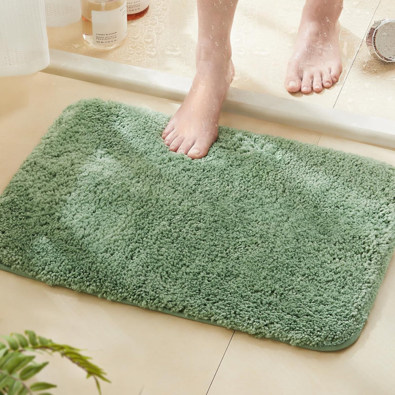 Tapis de salle de bain à poils longs super doux, tapis de bain en microfibre épaisse et antidérapante absorbante, tapis de bain lavable à la machine à séchage rapide pour plancher de salle de bain, baignoire et douche 17 po x 24 po